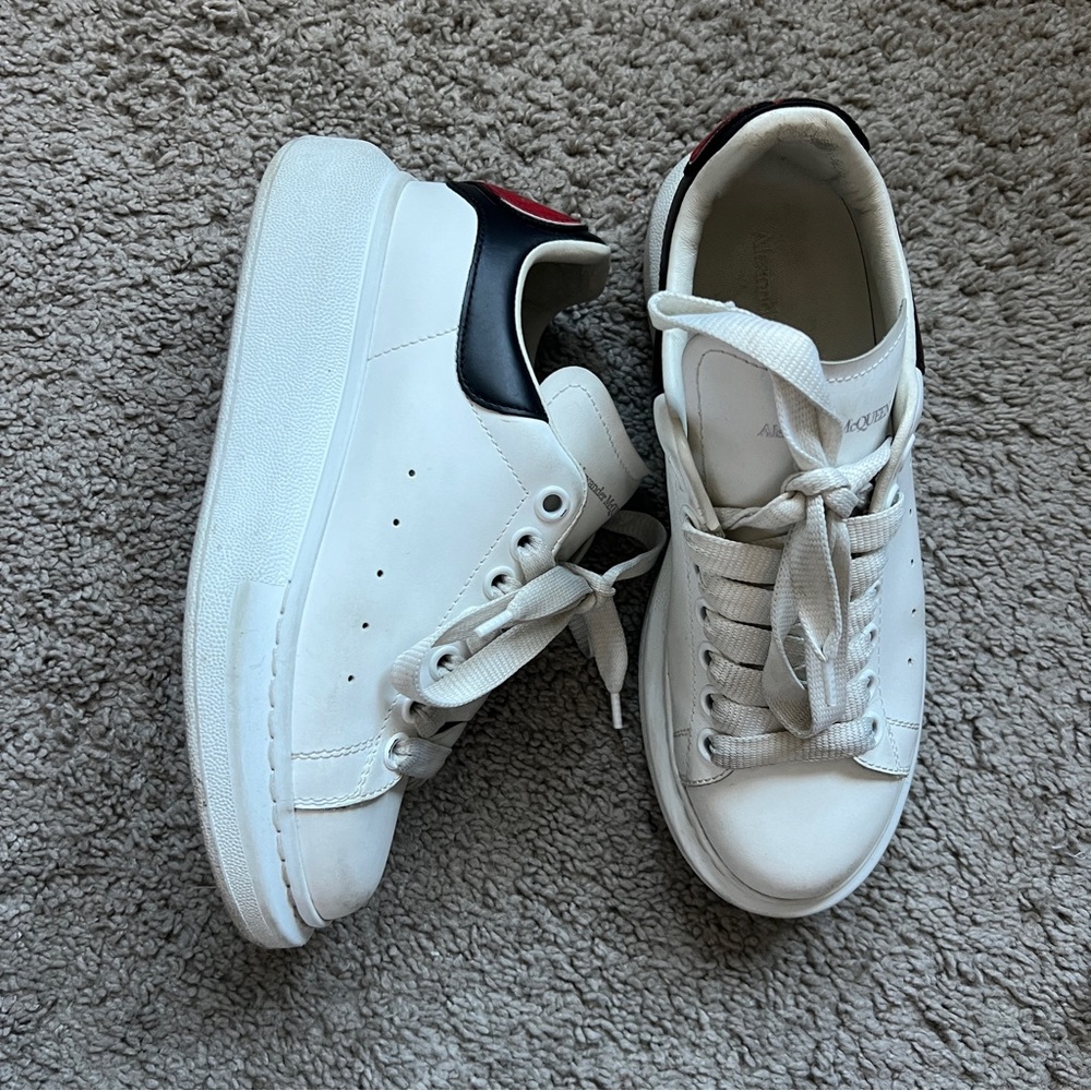 $560 Alexander McQueen White Classic Heart Larry Sneakers size 37.5D/6.5